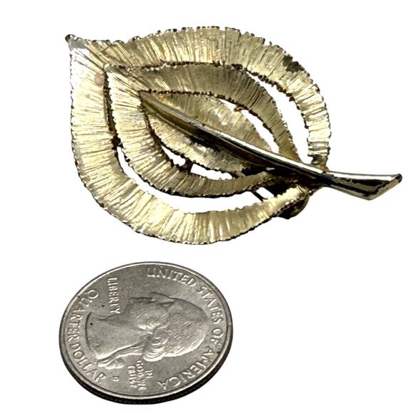 Textured Gold Tone Triple Leaf Brooch Mid-Century 2.5" Vintage Pin - Picture 2 of 7
